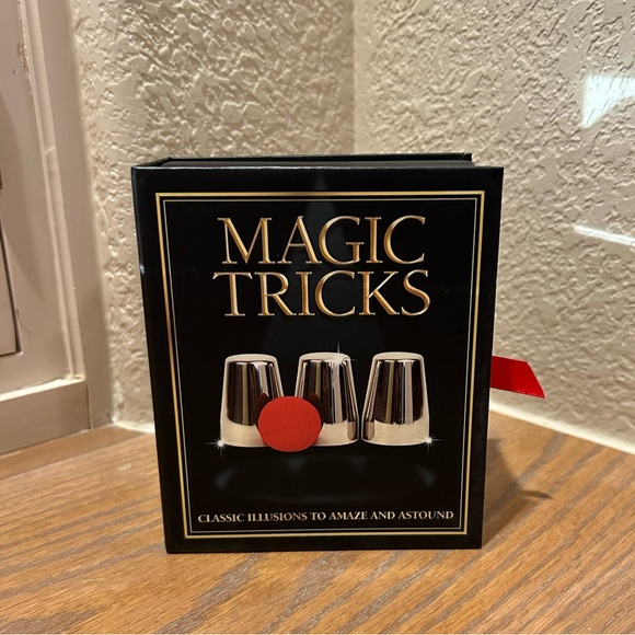 Magic Tricks: Classic Illusions to Amaze & Astound - Picture 1 of 4